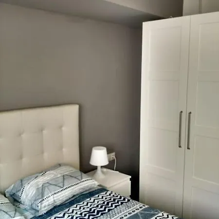 In The Center Near & Free Wifi Appartement